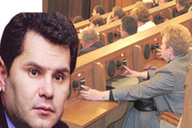 В ОБЛАСНІЙ РАДІ «ПІАНІСТИ» НЕ ПОТРІБНІ