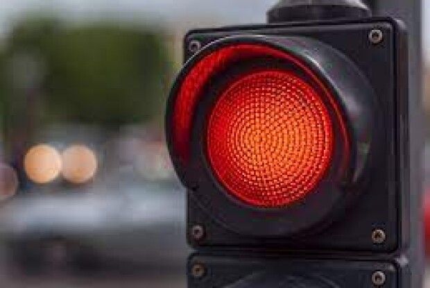 У Луцьку чоловік не побачив червоного сигналу світлофора