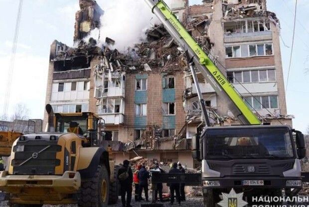 У Тернополі продовжують знаходити тіла загиблих після ракетного удару рф: кількість жертв зросла  