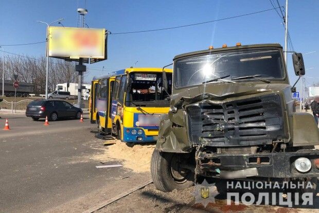 У ДТП в Луцьку постраждало 10 людей: у поліції розповіли подробиці 