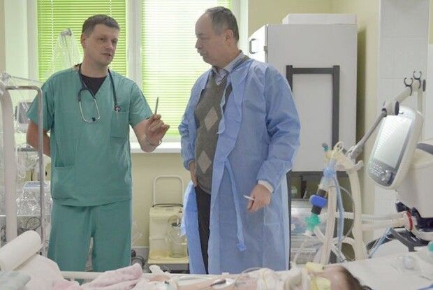 Роман Собко, який на фронті переливав пораненому свою кров, тепер рятує хворих на коронавірус італійців