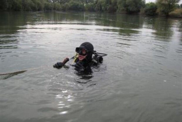 Прикордонники шукають канали контрабанди... під водою