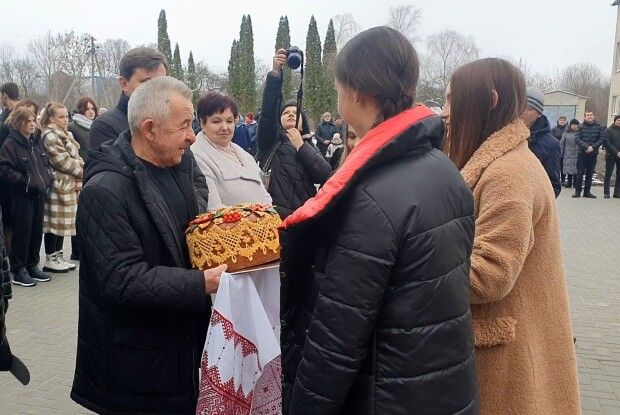 Громада плюс меценат: на Горохівщині оновили приміщення ліцею