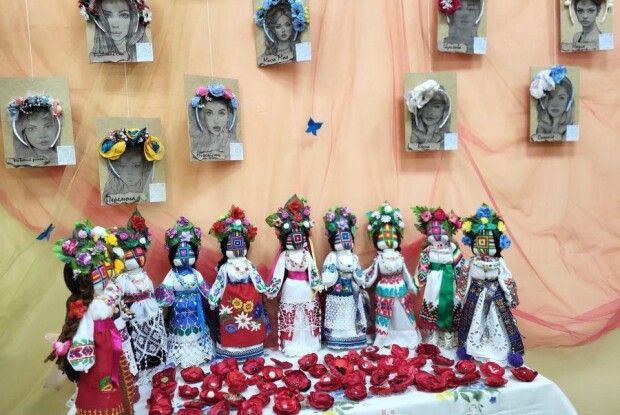 У Ковелі українські віночки «перетворюють» на турнікети для військових