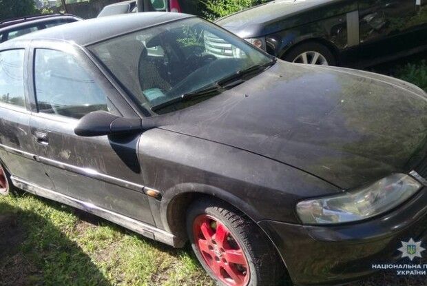 На Волині поліцейські виявили автомобіль із підробними документами 
