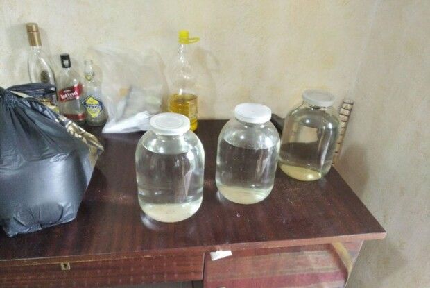 Волинянин зателефонував у поліцію і заявив, що сусід жене самогон