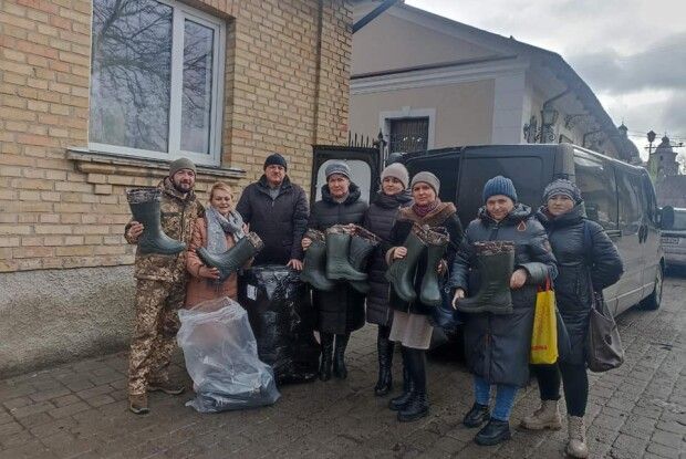 Як учні Прилуцького ліцею допомогли ЗСУ... чоботами