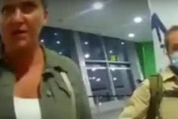 «Де у вас є туалет і покурить»: з’явилося відео затримання Савченко з підробленим сертифікатом про вакцинацію