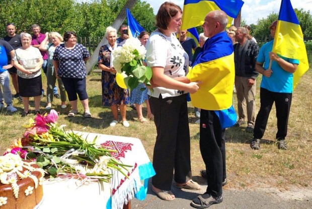 У селі на Волині зворушливо зустріли Захисника після чотирьох років полону