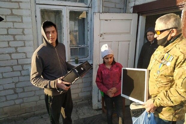 Княгининівська Спілка учасників АТО ремонтує і дарує комп'ютери незаможним учням ОТГ