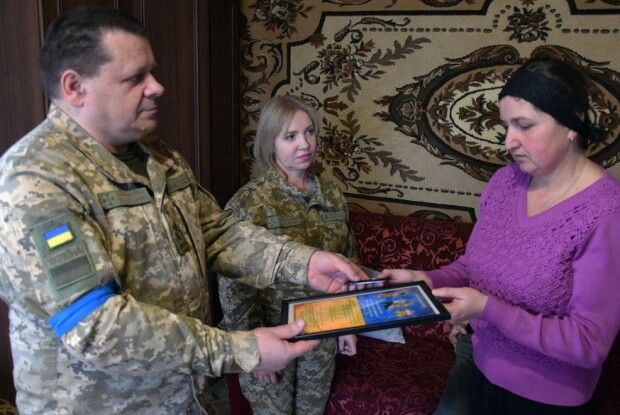 Сім’ї загиблого прикордонника з Волині передали нові погони
