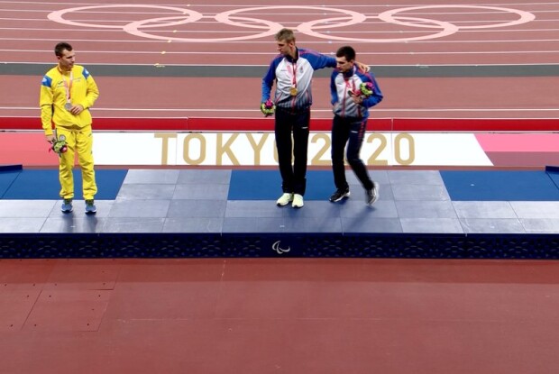 Український призер Паралімпіади відмовився фотографуватися з росіянами