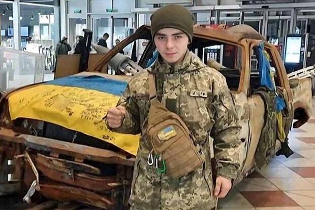 Волинянин Роман Романюк перед труною земляка-Героя поклявся,  що відомстить за нього ворогам