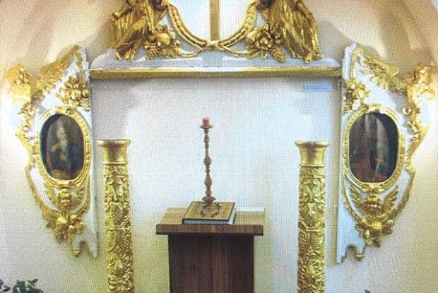 У Камені-Каширському зберігається найстаріший дерев’яний католицький вівтар на Волині. 