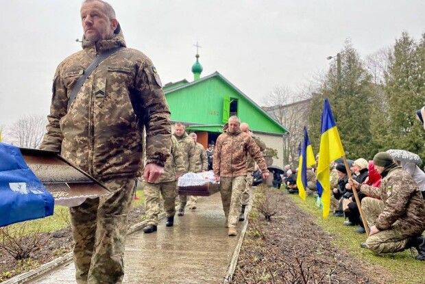 На Волині попрощалась із загиблим Героєм Артемом Поліщуком