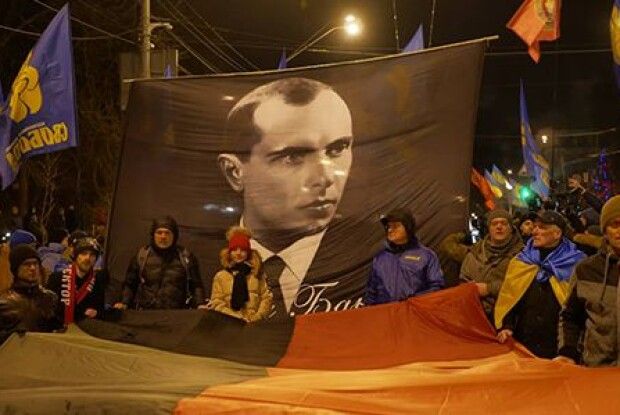 Тисячі киян вийшли на смолоскипну ходу з нагоди 111-ої річниці народження Степана Бандери (відео)