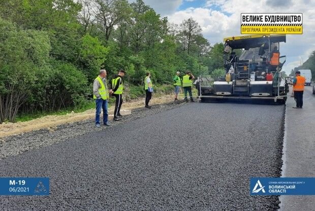 На трасі М-19 асфальтують ділянку: рух авто обмежений 