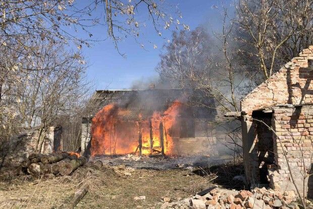 На Горохівщині згоріла хата (Фото, Відео)