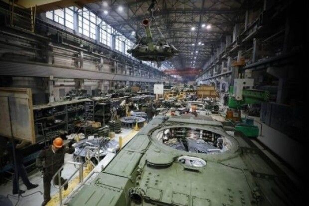 Заради війни в Росії планують працювати 6 днів на тиждень