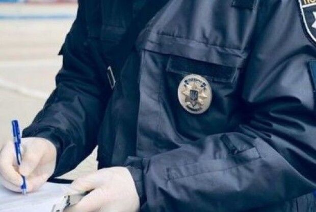 Поліція складе протокол на вчительку, яка вдарила дитину книгою по голові