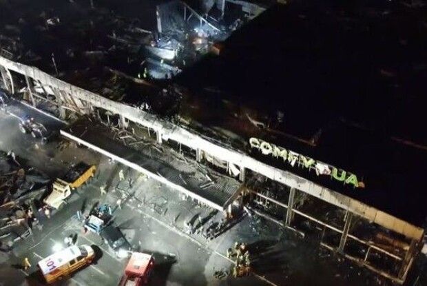 Загиблих від удару росіян по ТЦ в Кременчуку вже більше. ФОТОрепортаж 
