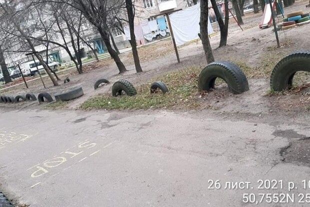 Небезпечні для здоров’я: лучан просять повідомляти про старі шини у їхніх дворах