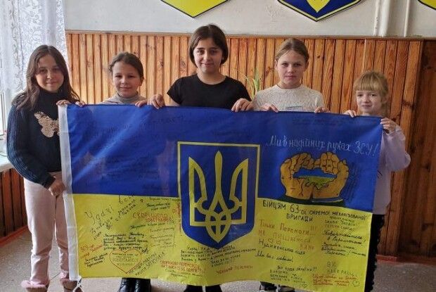 Школярі з Волині передали вчителю на передову цінний оберіг (Фото)