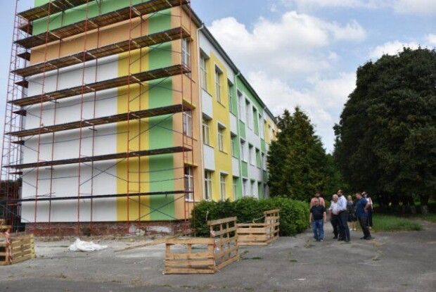 У Луцьку взялись за школу, яку не ремонтували майже 60 років (Фото)
