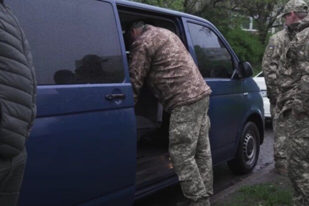 Втеча після ВЛК: у Рівному штурмували автівку групи оповіщення