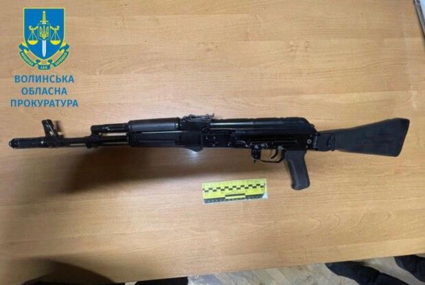 Житель Херсона незаконно збув волинянину три автомати (Фото)