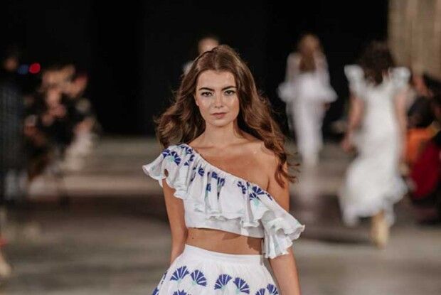 Волинянка підкорила Туреччину дизайнерським одягом з українською вишивкою (Фото)