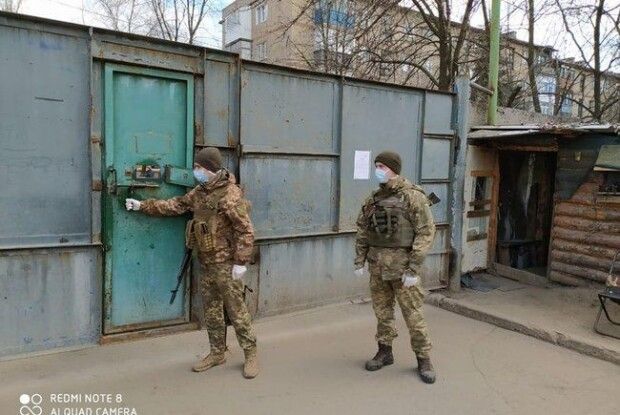 &laquo;На кухнях працюють у масках і рукавичках, на КПП теж&raquo;: як захищені бійці на передовій