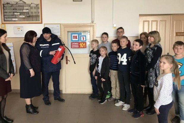Рятувальники вчили дітей не пустувати з сірниками
