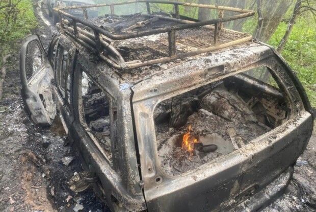 Від бойового автомобіля залишився тільки попіл. Вкрай потрібна допомога (Фото)