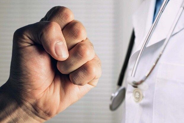 У лікарні на Волині пацієнт влаштував скандал і напав на медиків