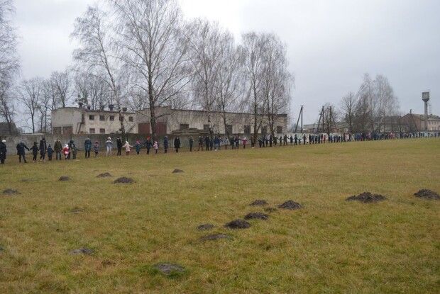 На Ковельщині школярі «живим ланцюгом» відзначили День соборності
