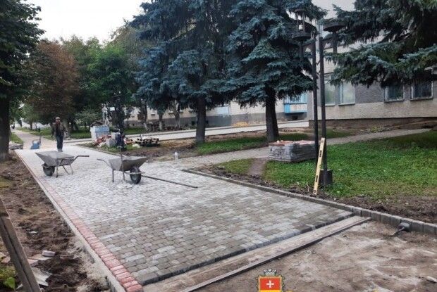На тротуар центральної вулиці у волинському місті витратять 1,6 мільйона гривень