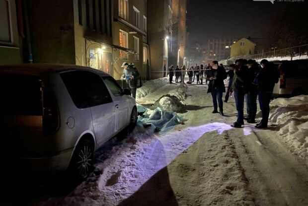 На Львівщині біля під’їзду багатоповерхівки розірвалася граната: загинули молоді чоловіки (Фото)