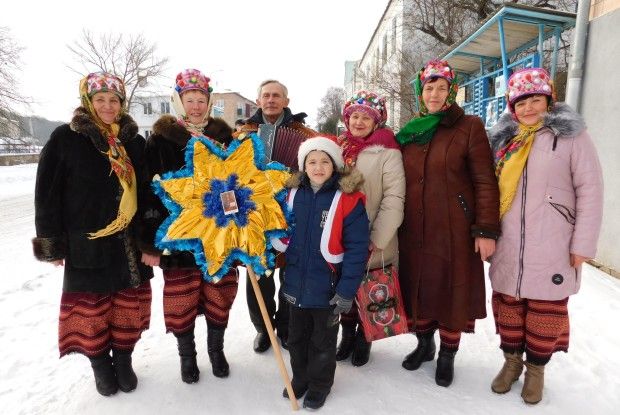 На Горохівщині колядують заради порятунку новонародженої Єви Грибок, який необхідна пересадка печінки  