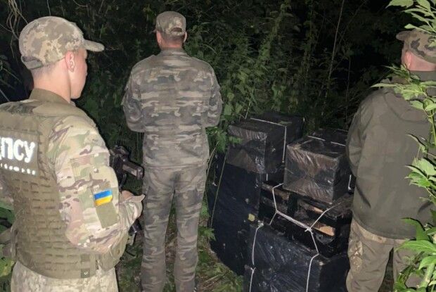 На Волині прикордонники спіймали «на гарячому» двох контрабандистів з човном (Фото)
