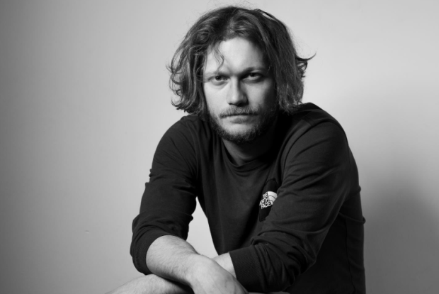 «Де була? З ким? Ти мені зраджуєш?»