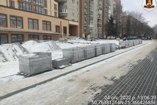 У Луцьку забудовник відмовився виконувати вимогу муніципалів прибрати територію