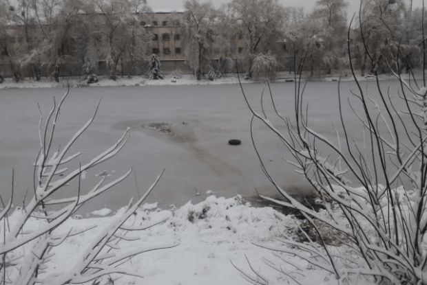 На Рівненщині під лід на ставку провалився чоловік (Фото)