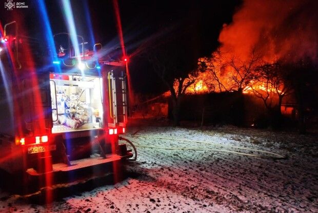 Ввечері перед Різдвом на Волині горів будинок