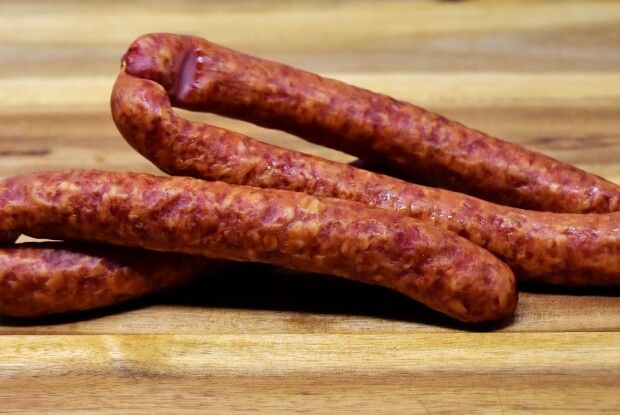 Чоловік купив по акції ковбасу зі склом і ледь не покалічив рота
