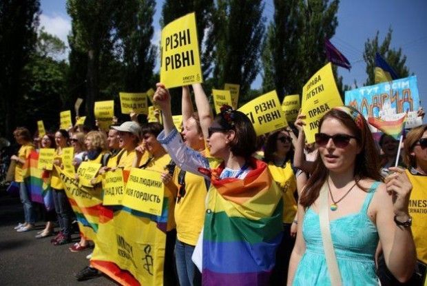 Чому у Києві зачиняють станції метро?