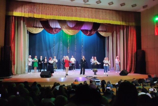 У місті на Волині під час святкової шоу-програми зібрали майже 50 тисяч гривень на ЗСУ