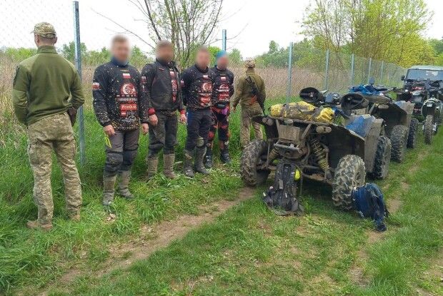 4 поляків на квадроциклах випадково перетнули кордон з Україною (Відео)