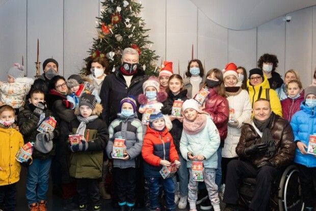 Порошенки запросили на ковзанку вихованців дитбудинків 
