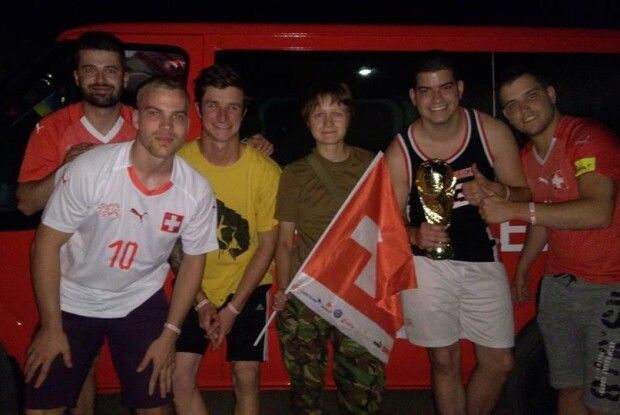 Швейцарці їхали на ЧС з футболу, а мало не потрапили... в окупований Донецьк